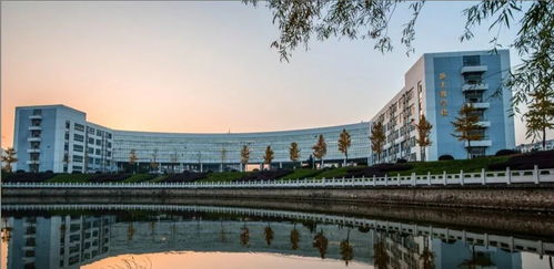 華中科技大學新增人工智能與智能建造專業，同時歡迎報考公共衛生與預防醫學與軟件開發方向